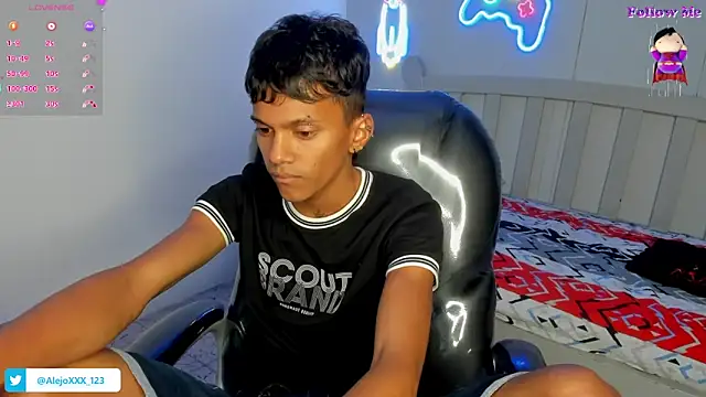 Snapshot of loistwink_ chatting on 10-30-25, 06:15 loistwink online show from 10-30-25, 06:15