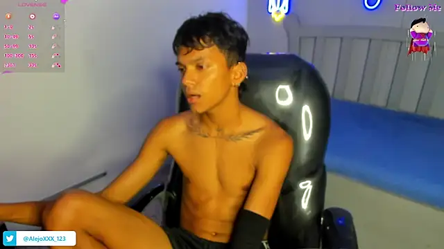 Snapshot of loistwink_ chatting on 11-19-25, 05:18 loistwink online show from 11-19-25, 05:18