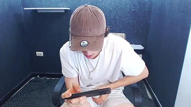 Kerverr  online show from 11-25-25, 07:36