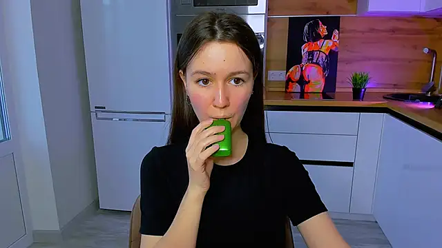 Snapshot of ameli_moon chatting on 03-19-25, 02:13 ameli moon online show from 03-19-25, 02:13