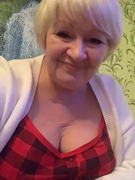 Laura Millf online show from 01-01-25, 12:32