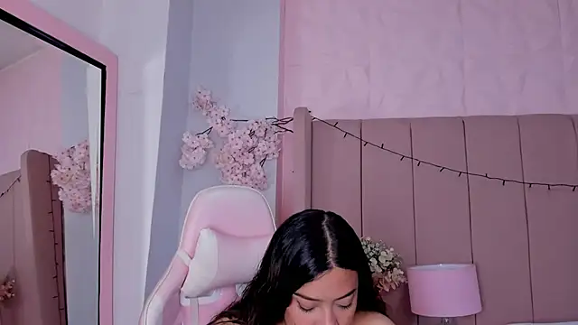 Snapshot of MollyBigBoobs12 chatting on 10-13-25, 09:04 MollyBigBoobs12 online show from 10-13-25, 09:04