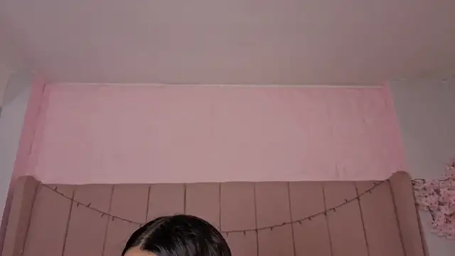 Snapshot of MollyBigBoobs12 chatting on 10-21-25, 08:31 MollyBigBoobs12 online show from 10-21-25, 08:31