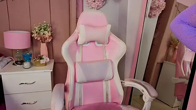 Snapshot of MollyBigBoobs12 chatting on 10-24-25, 08:38 MollyBigBoobs12 online show from 10-24-25, 08:38