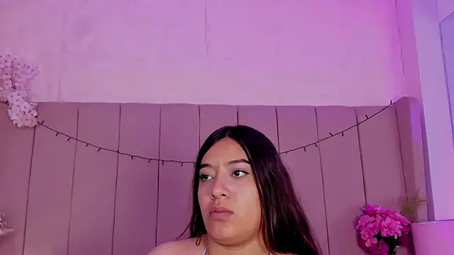 Snapshot of MollyBigBoobs12 chatting on 11-08-25, 10:15 MollyBigBoobs12 online show from 11-08-25, 10:15