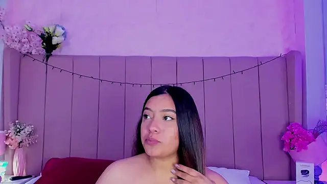 Snapshot of MollyBigBoobs12 chatting on 11-19-25, 08:42 MollyBigBoobs12 online show from 11-19-25, 08:42