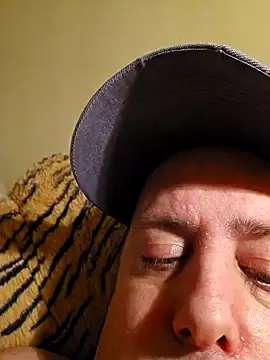 HeteroHotGuy1 online show from 02-06-25, 12:43