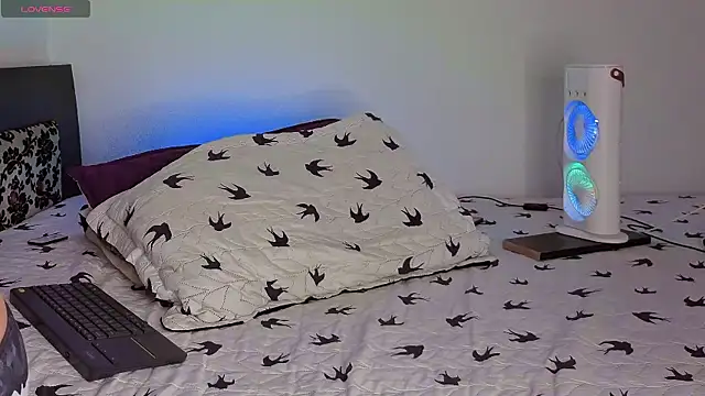 Snapshot of KALE_19 chatting on 11-05-25, 01:49 KALE 19 online show from 11-05-25, 01:49