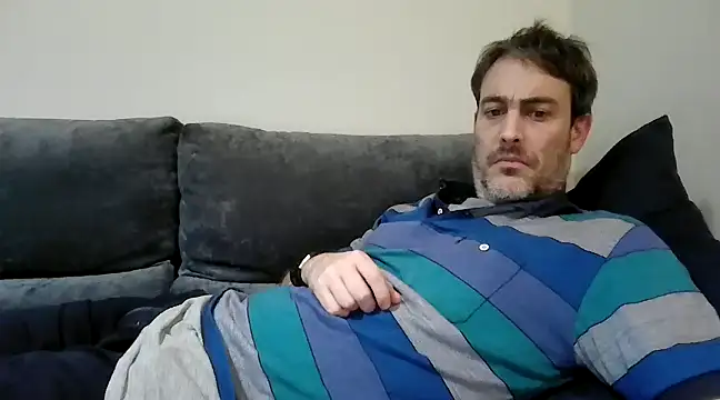 Snapshot of basquehotboy chatting on 12-18-24, 10:13 basquehotboy online show from 12-18-24, 10:13