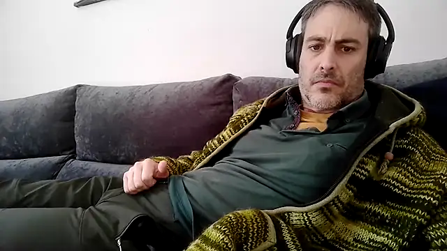 Snapshot of basquehotboy chatting on 01-31-25, 02:49 basquehotboy online show from 01-31-25, 02:49