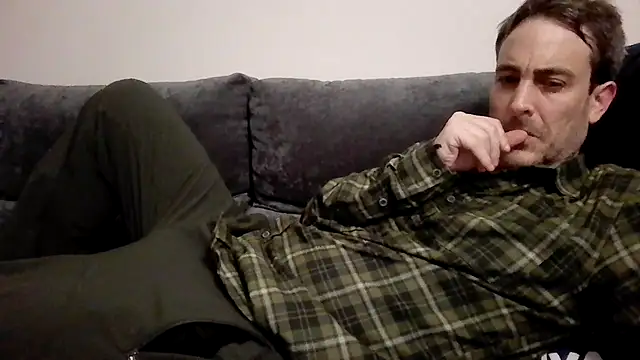 Snapshot of basquehotboy chatting on 02-15-25, 12:04 basquehotboy online show from 02-15-25, 12:04