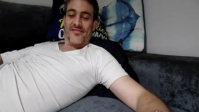 Snapshot of basquehotboy chatting on 02-25-25, 11:44 basquehotboy online show from 02-25-25, 11:44