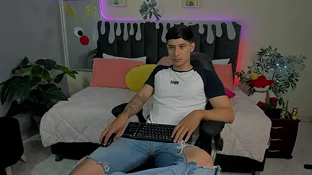 Damian23   online show from 12-30-24, 12:20