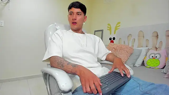 Damian23   online show from 01-02-25, 04:02