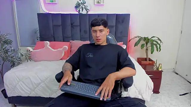 Damian23   online show from 01-12-25, 03:57