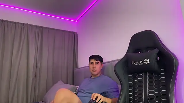 Snapshot of dereckbrownn chatting on 11-04-25, 02:43 dereckbrownn online show from 11-04-25, 02:43