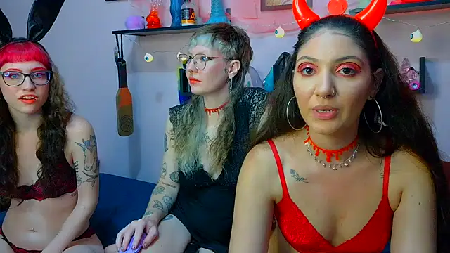 Snapshot of DianaSartori chatting on 10-30-25, 03:02 DianaSartori online show from 10-30-25, 03:02