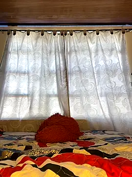 Snapshot of ALANAH_KITTY chatting on 10-17-25, 08:33 ALANAH KITTY online show from 10-17-25, 08:33