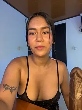 Snapshot of ALANAH_KITTY chatting on 10-23-25, 08:07 ALANAH KITTY online show from 10-23-25, 08:07