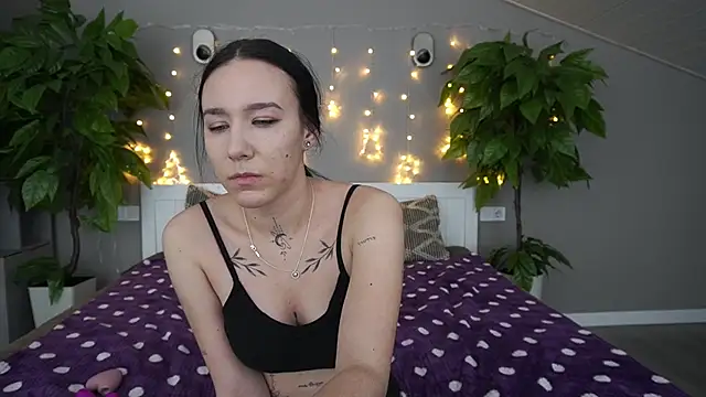 NikkiGoldSide online show from 01-15-25, 07:55