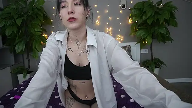 NikkiGoldSide online show from 02-01-25, 04:22