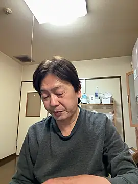 Snapshot of SaneService9 chatting on 11-12-25, 12:44 SaneService9 online show from 11-12-25, 12:44