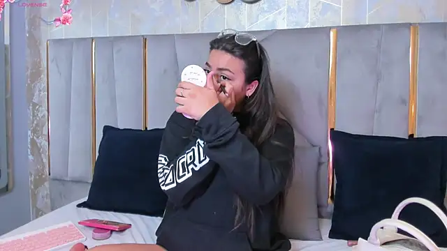 KimDevinne online show from 02-28-25, 02:31