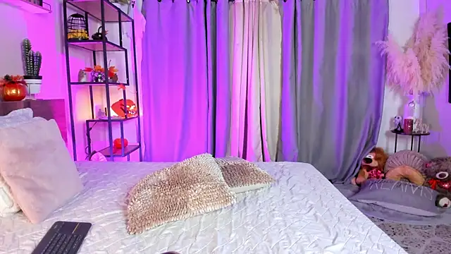 amber maxwell online show from 10-27-25, 08:35