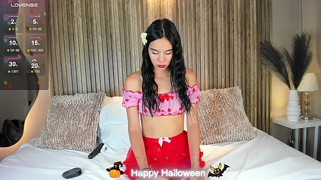 AnahinClar online show from 10-28-25, 05:26