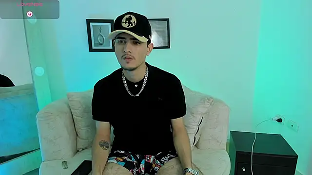 Snapshot of PhilipRich chatting on 01-17-25, 04:04 PhilipRich online show from 01-17-25, 04:04