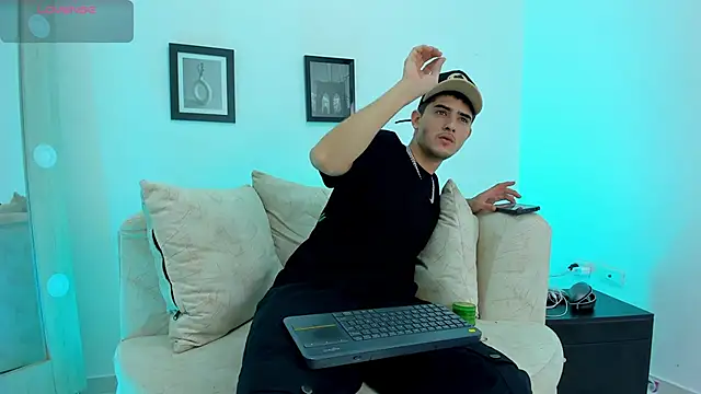 Snapshot of PhilipRich chatting on 01-20-25, 04:01 PhilipRich online show from 01-20-25, 04:01