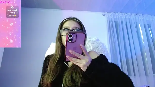 Snapshot of Aurora_blossom__ chatting on 09-19-25, 08:53 Aurora blossom online show from 09-19-25, 08:53