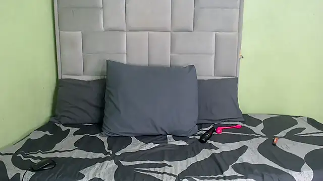 ThickPearlx23 online show from 11-26-25, 06:36