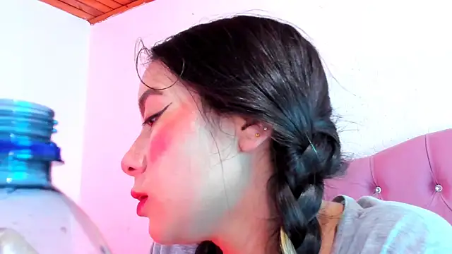 Snapshot of teffy_lee chatting on 12-20-24, 08:01 teffy lee online show from 12-20-24, 08:01