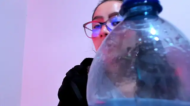 Snapshot of teffy_lee chatting on 01-05-25, 09:03 teffy lee online show from 01-05-25, 09:03