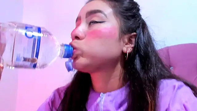 Snapshot of teffy_lee chatting on 01-26-25, 08:34 teffy lee online show from 01-26-25, 08:34