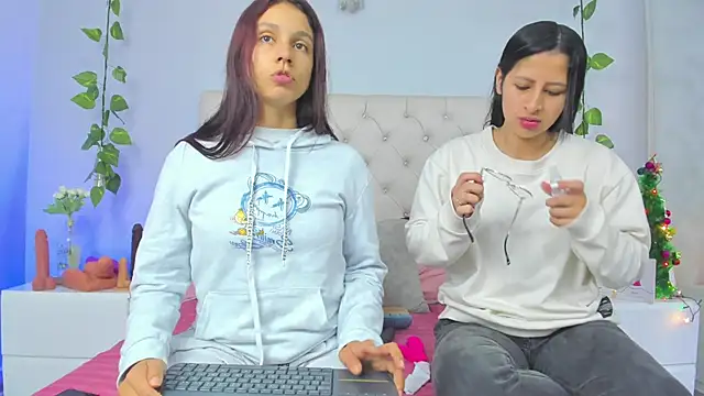 Luci And Sofi online show from 01-08-25, 02:03