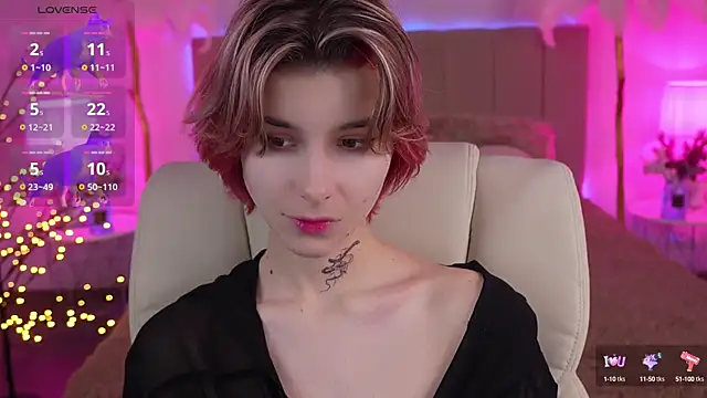 Snapshot of HaylaAmber chatting on 12-12-24, 08:10 HaylaAmber online show from 12-12-24, 08:10