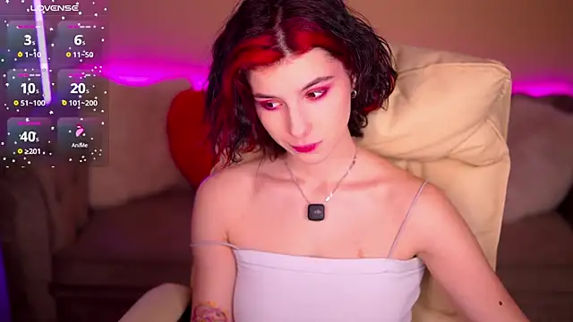 Snapshot of HaylaAmber chatting on 03-25-26, 02:01 HaylaAmber online show from 03-25-26, 02:01