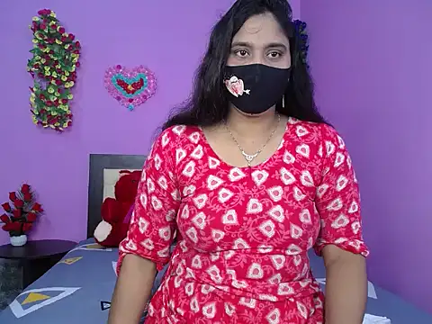 Snapshot of Hot_Maleka chatting on 10-31-25, 02:34 Hot Maleka online show from 10-31-25, 02:34