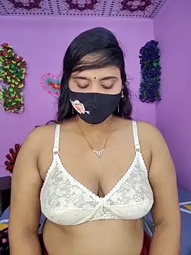 Snapshot of Hot_Maleka chatting on 11-07-25, 04:18 Hot Maleka online show from 11-07-25, 04:18