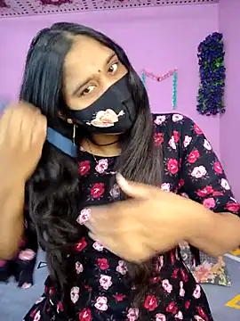 Snapshot of Hot_Maleka chatting on 11-25-25, 01:27 Hot Maleka online show from 11-25-25, 01:27