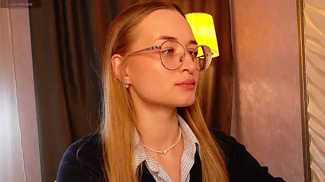 Tiffanyhunt online show from 11-25-25, 01:22