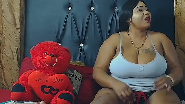 HUMONGUOUSTITSS online show from 11-04-25, 06:56