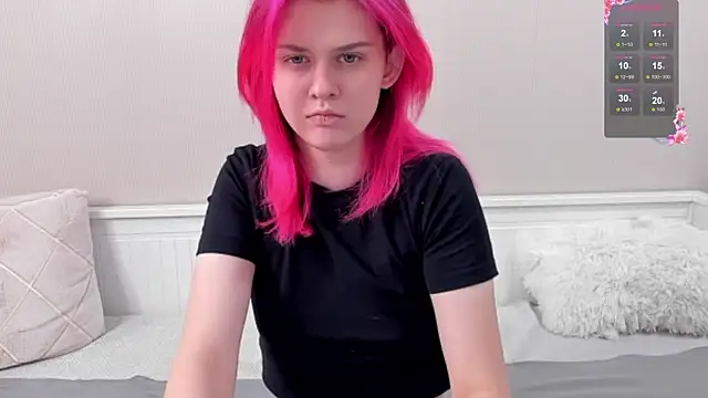 Snapshot of JulieTaylors chatting on 10-28-25, 09:28 JulieTaylors online show from 10-28-25, 09:28