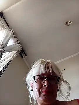 Snapshot of Rousmk1 chatting on 12-16-24, 01:11 Rousmk1 online show from 12-16-24, 01:11