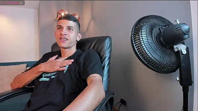 Aaron Scoot online show from 12-18-24, 11:30