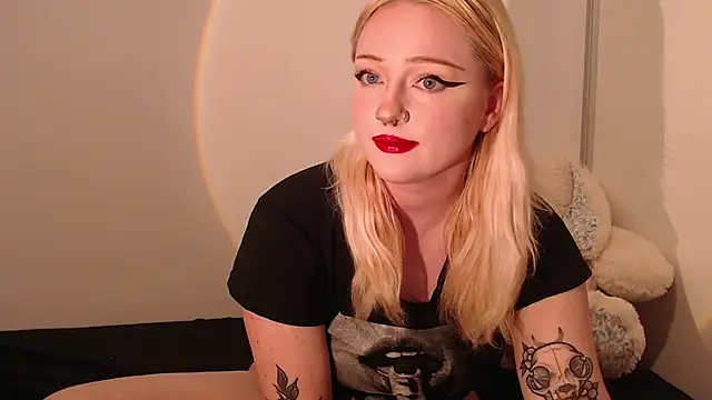 Snapshot of chloe_levine chatting on 09-10-25, 01:49 chloe levine online show from 09-10-25, 01:49