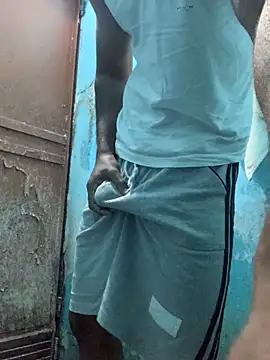 Snapshot of Vampire_xoxo chatting on 12-10-24, 04:27 Vampire xoxo online show from 12-10-24, 04:27