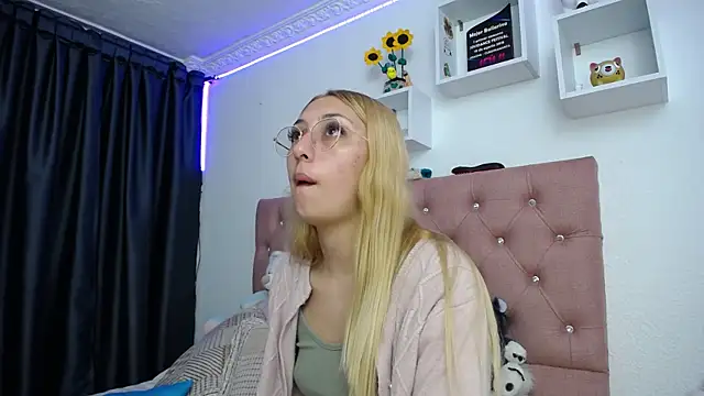 Soffy-brooks online show from 10-11-25, 02:44